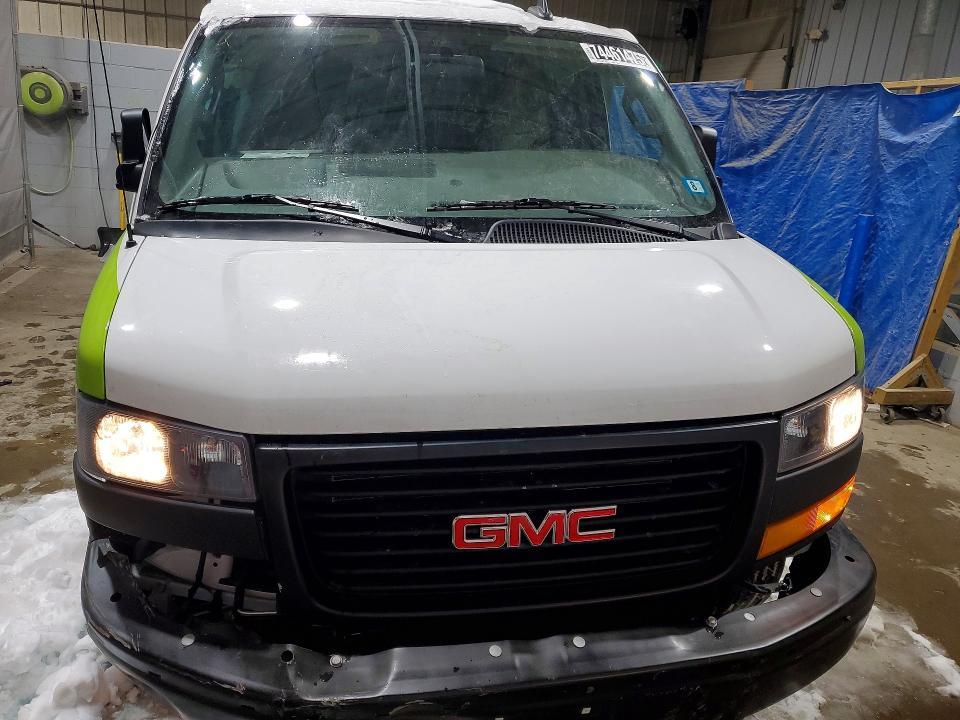 2025 GMC Savana 2500 Cargo Utility / Service van