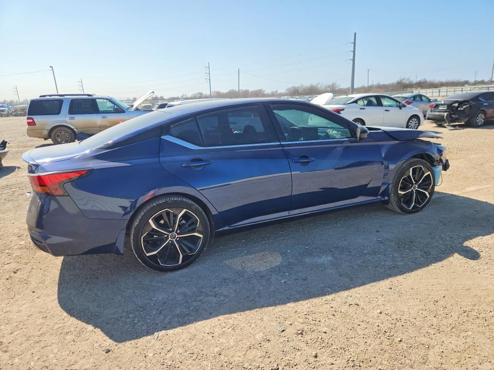 2023 Nissan Altima sr