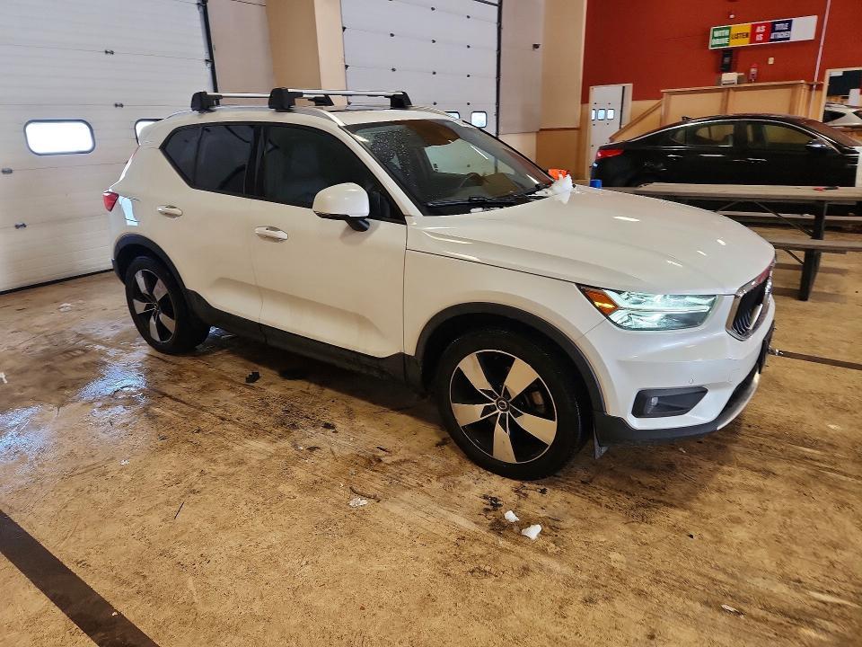 2021 Volvo Xc40 T5 Momentum