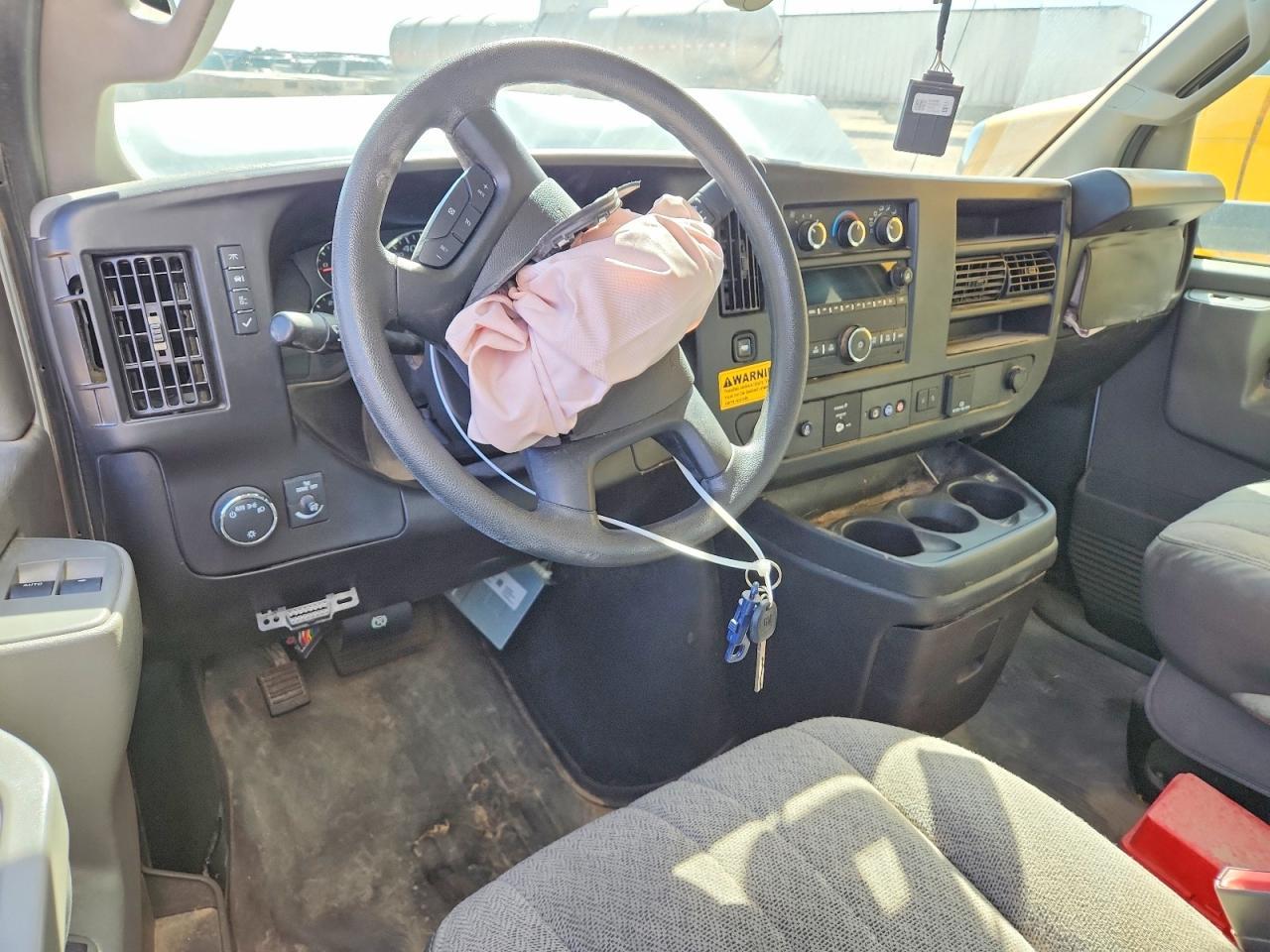2024 Chev Rolet Express G4500 BOX Truck