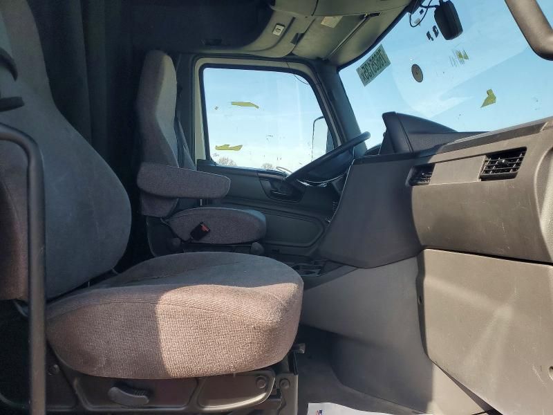 2022 International LT625