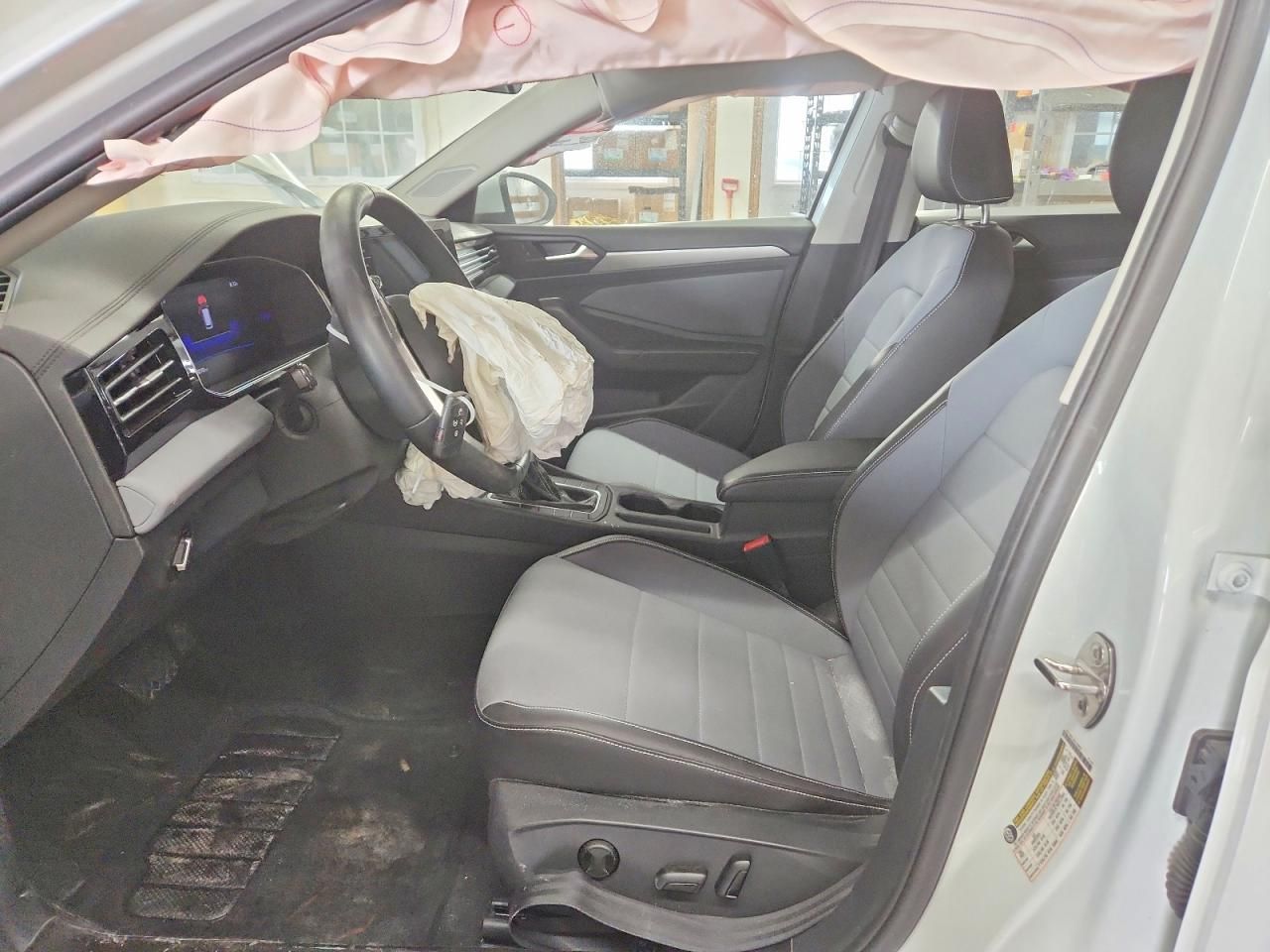 2025 Volkswagen Jetta se