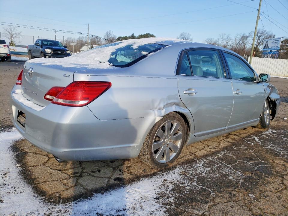 2005 Toyota Avalon xl