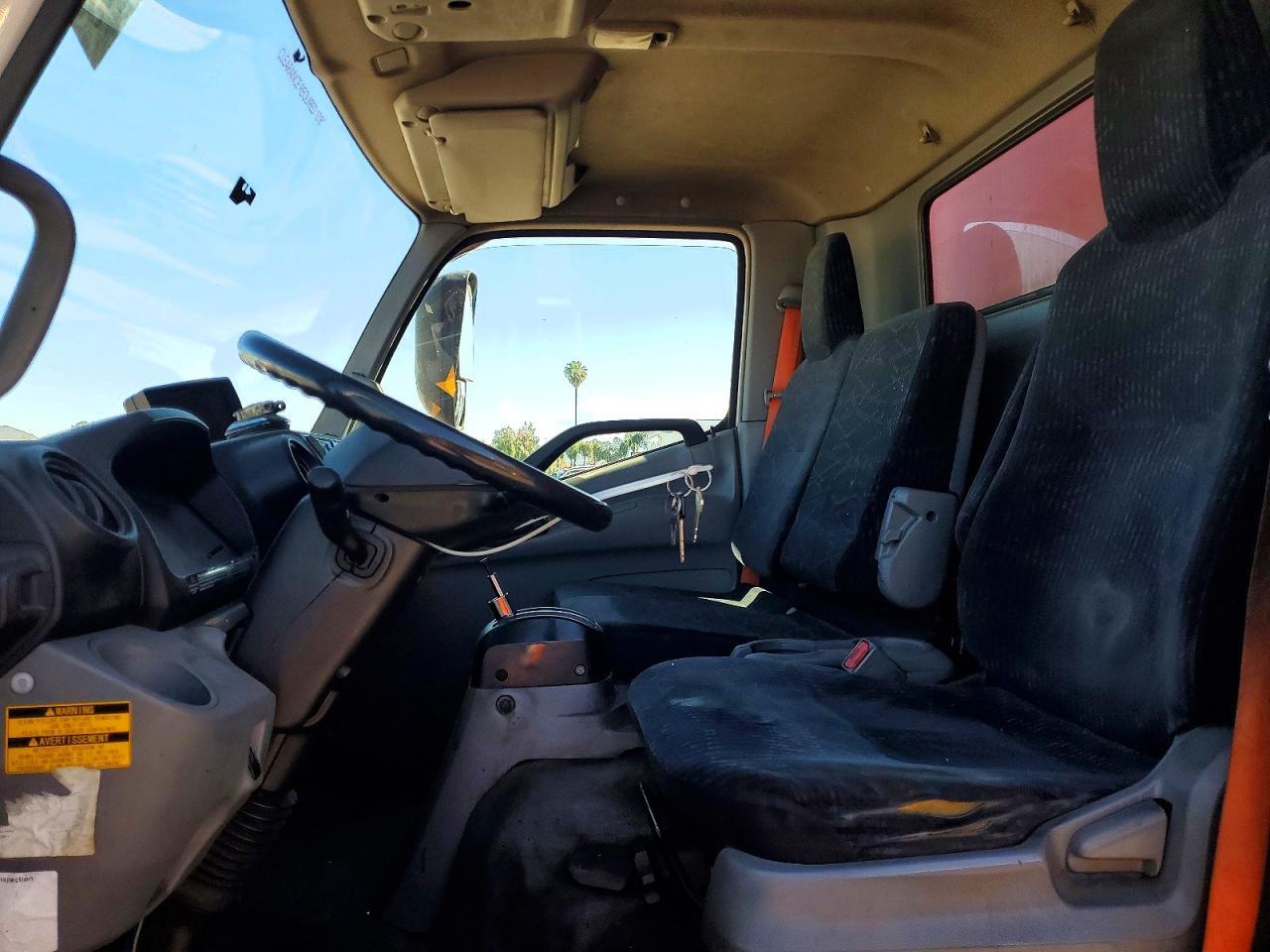 2017 Hino 195 BOX Truck