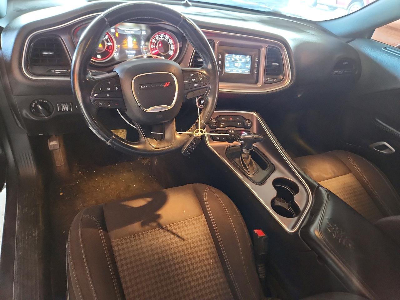2015 Dodge Challenger sxt