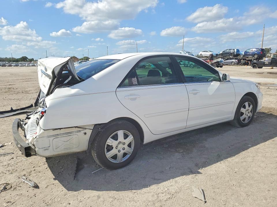 2005 Toyota Camry le
