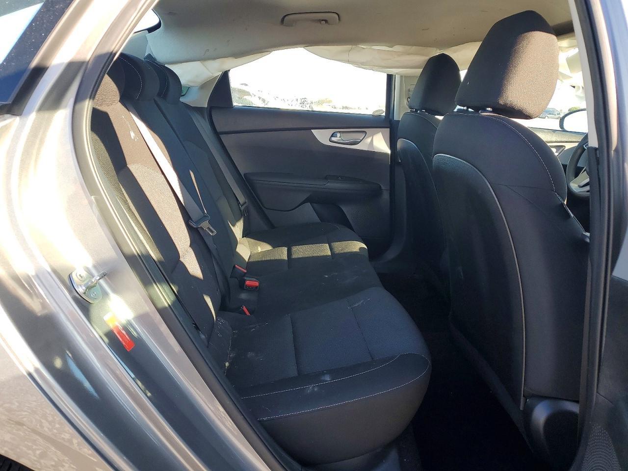 2024 KIA Forte lx