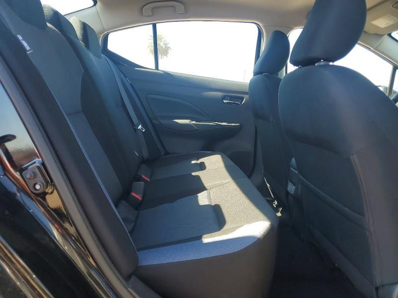 2025 Nissan Versa sv