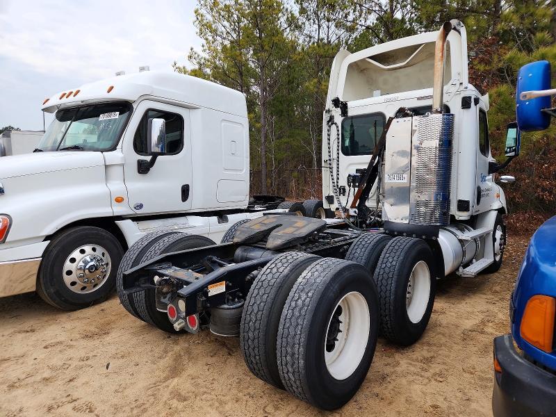 2011 Freightliner Cascadia Semi Truck
