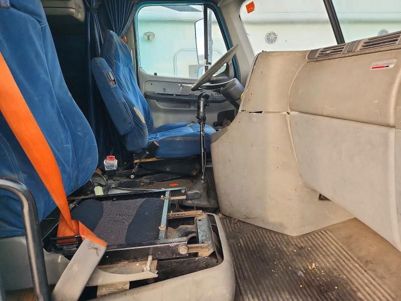 2005 Freightliner Columbia Semi Truck