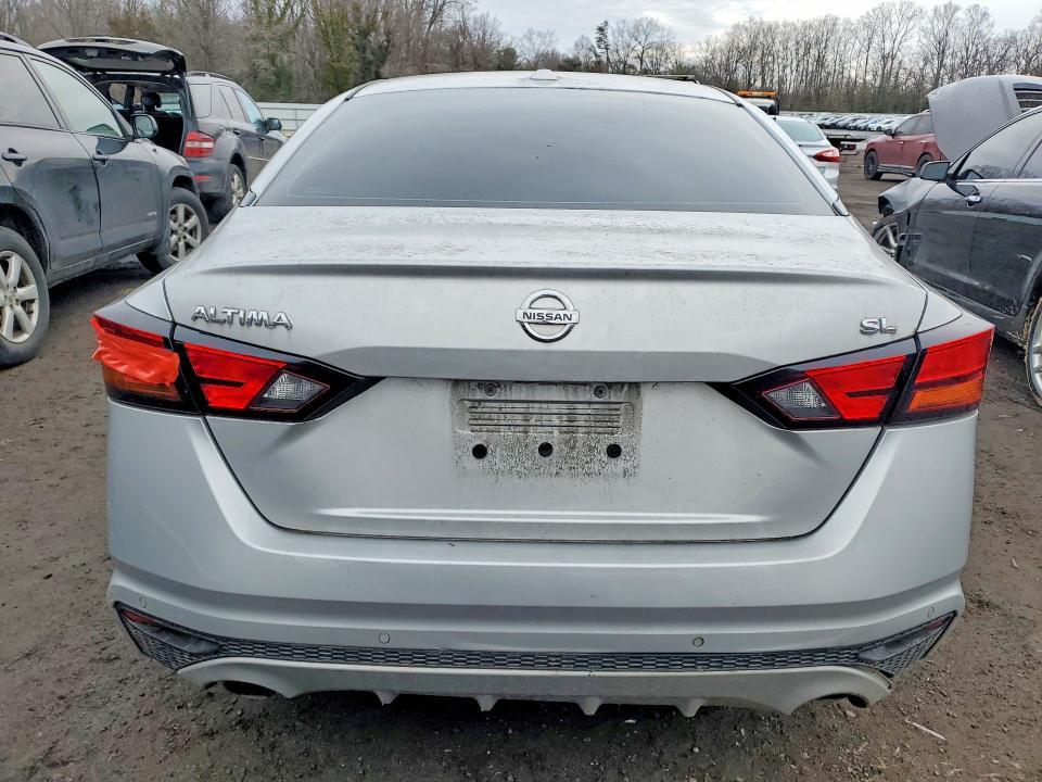 2020 Niss Altima