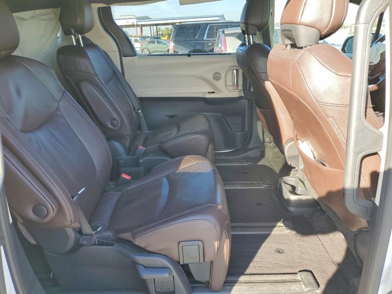 2022 Toyota Sienna Platinum 7-passenger