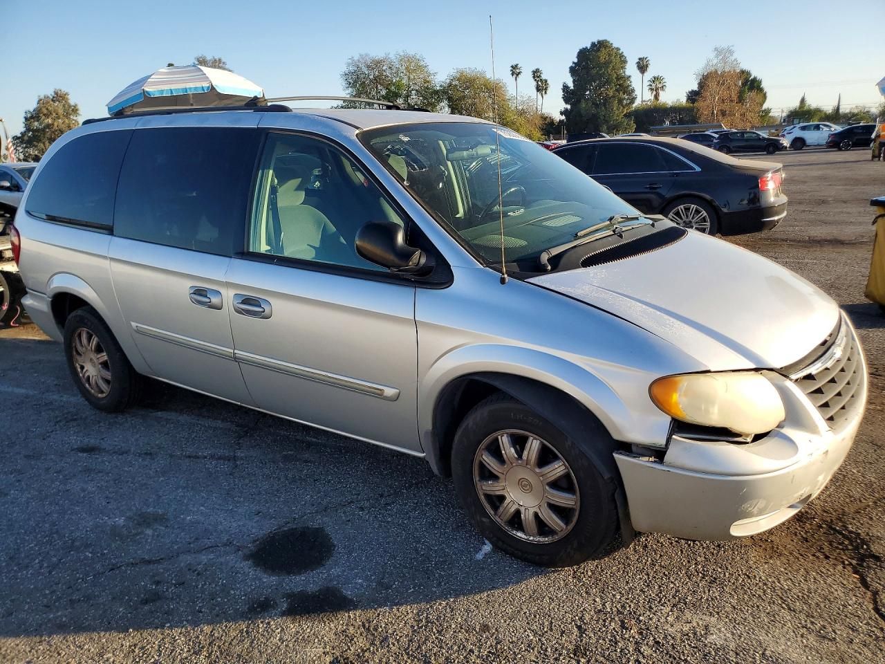 2005 Chrysler Town & Country Touring
