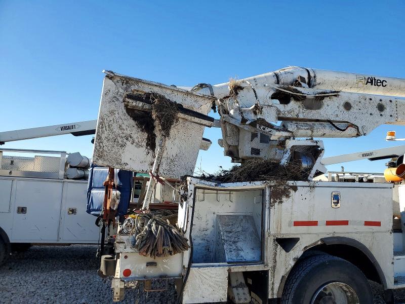 2019 Freightliner M2 106 MED