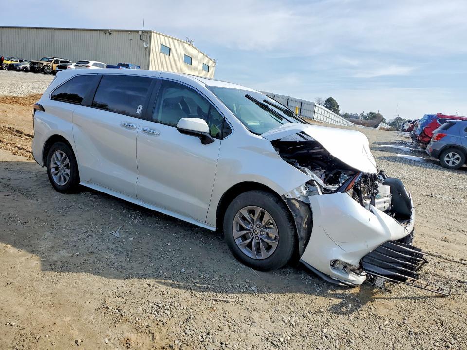 2024 Toyota Sienna xle