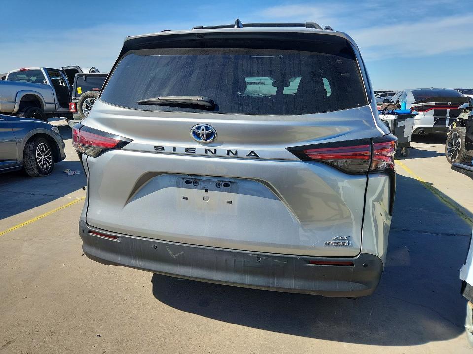 2021 Toyota Sienna xle