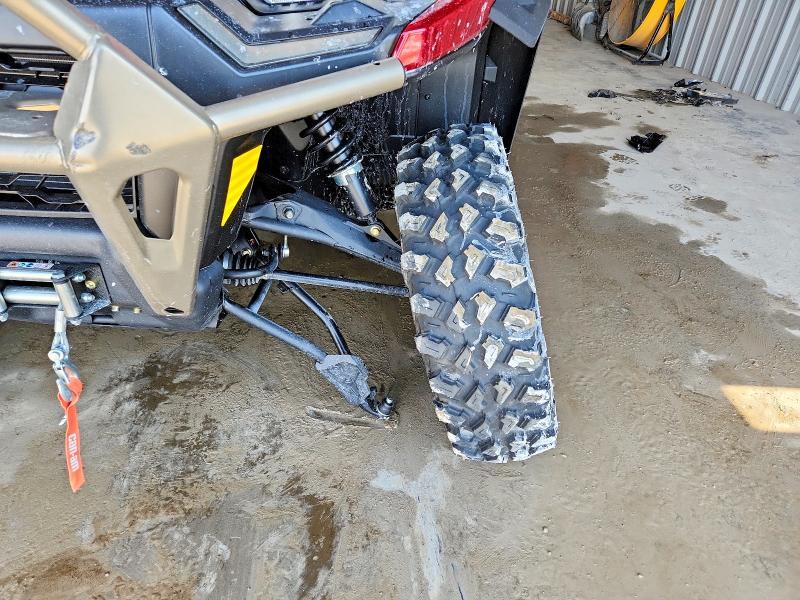 2025 Can-Am Defender Limited cab Hd10
