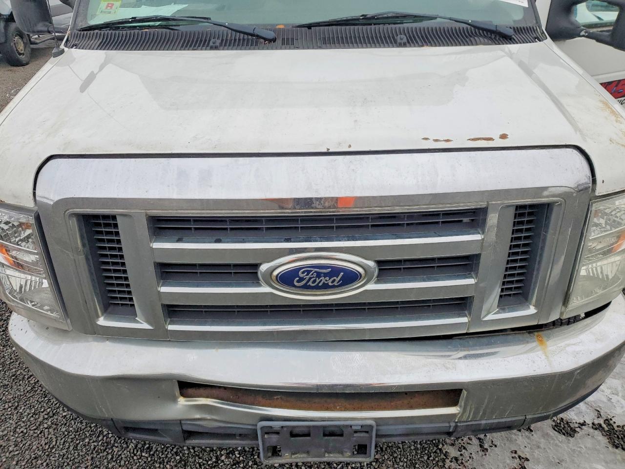 2015 Ford E350 BOX Truck