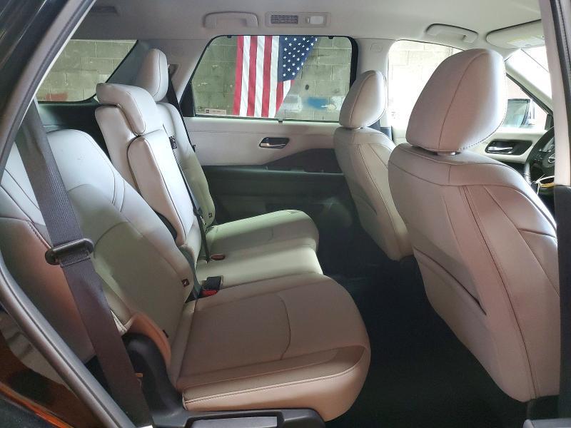 2025 Nissan Pathfinder sl