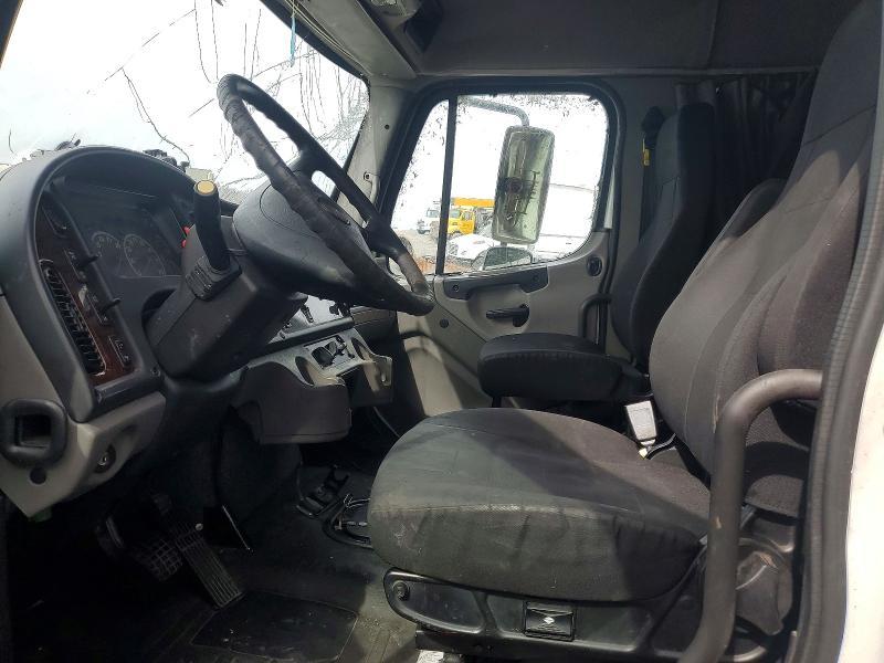 2020 Freightliner Business Class M2 BOX Truck
