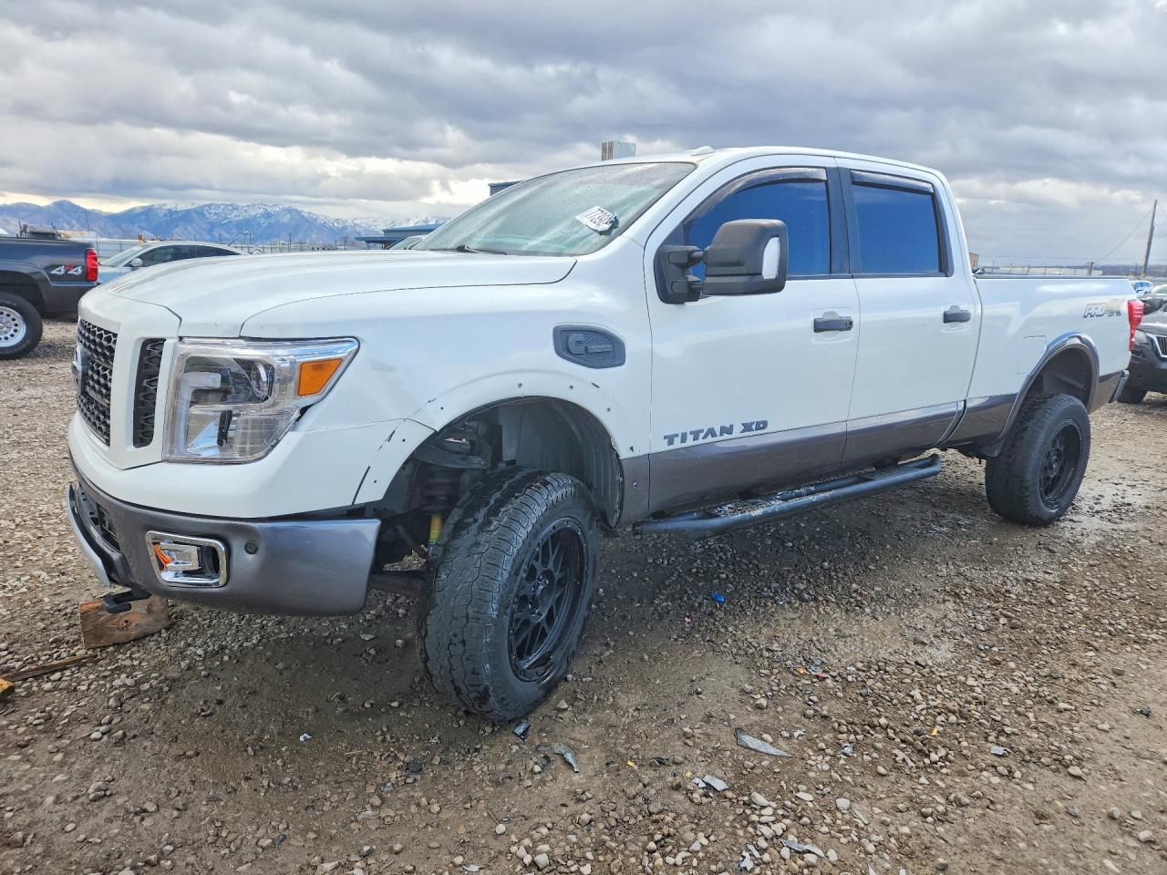 2016 Niss Titan xd