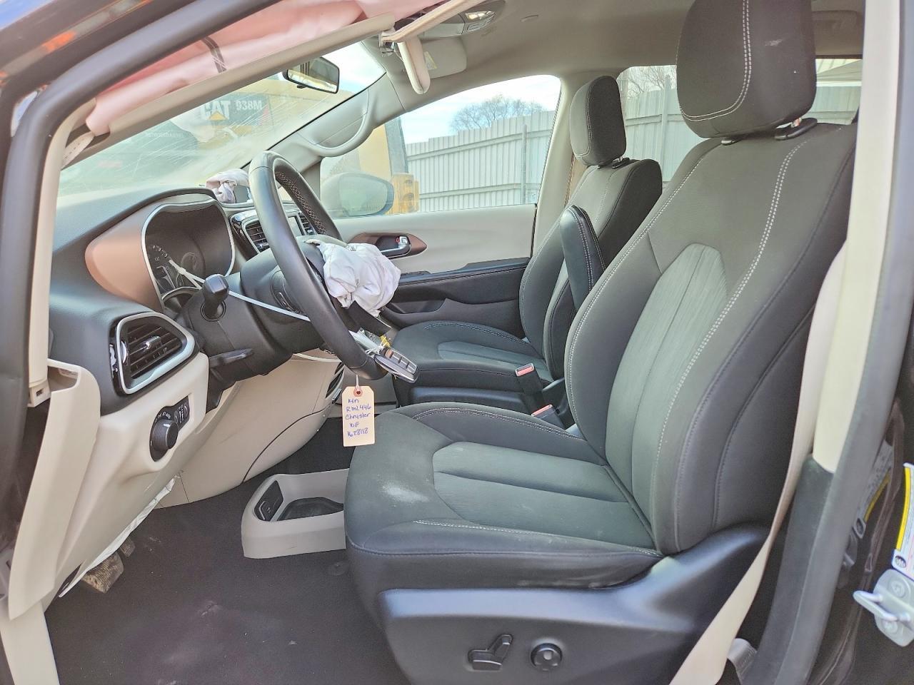 2022 Chrysler Voyager lx