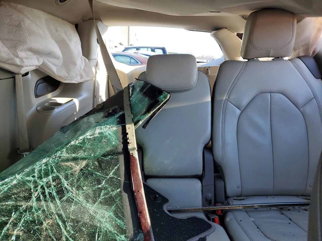 2017 Chrysler Pacifica Touring l