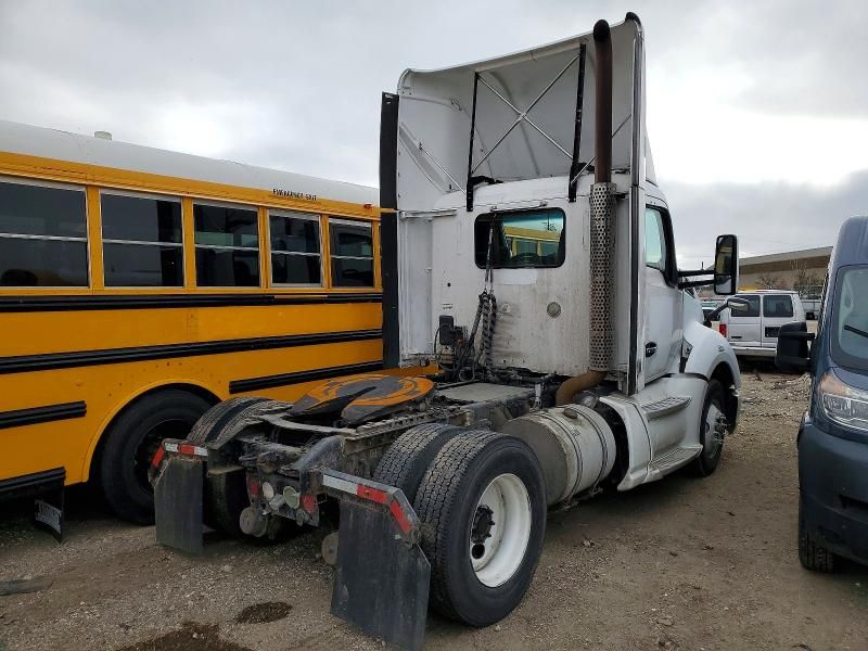2015 Kenworth Construction T680