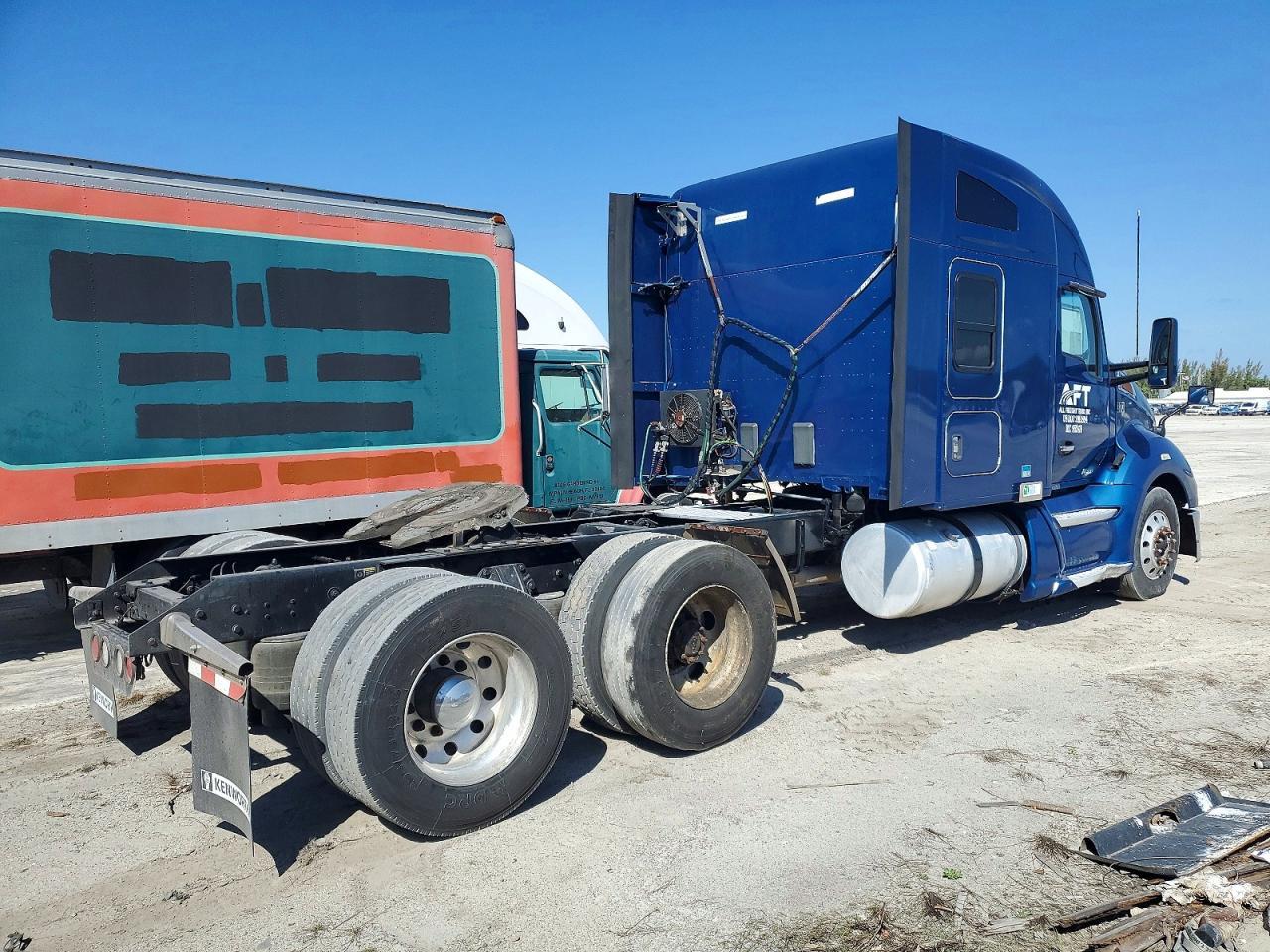 2017 Kenworth Construction T680