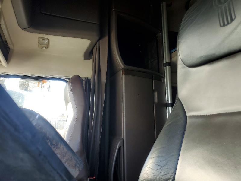 2013 Volvo VNL Semi Truck