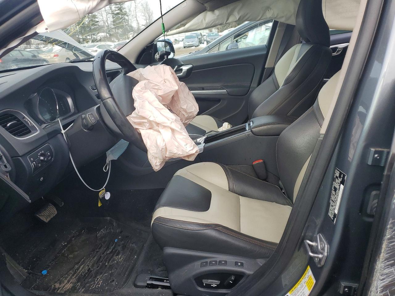 2016 Volvo V60 Cross Country Premier