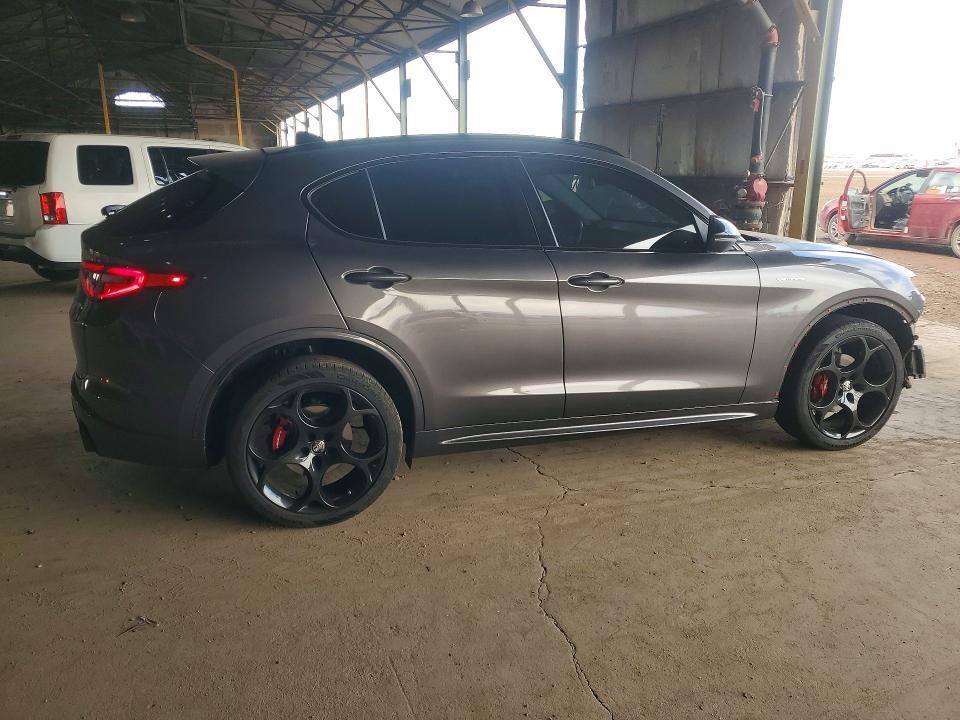2022 Alfa Romeo Stelvio ti