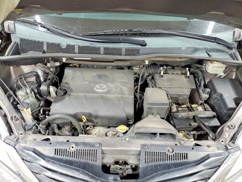 2013 Toyota Sienna le