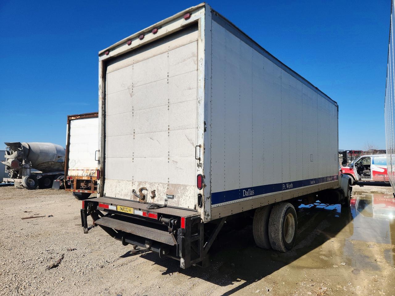 2000 International 4700 BOX Truck