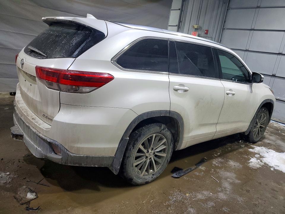 2018 Toyota Highlander se