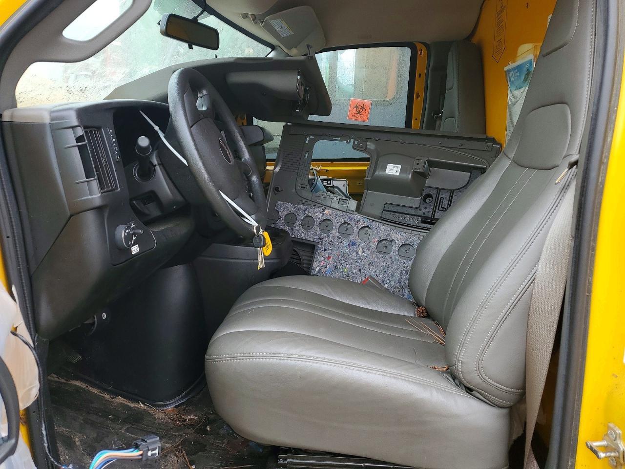 2023 GMC Savana CUT-BOX Truck