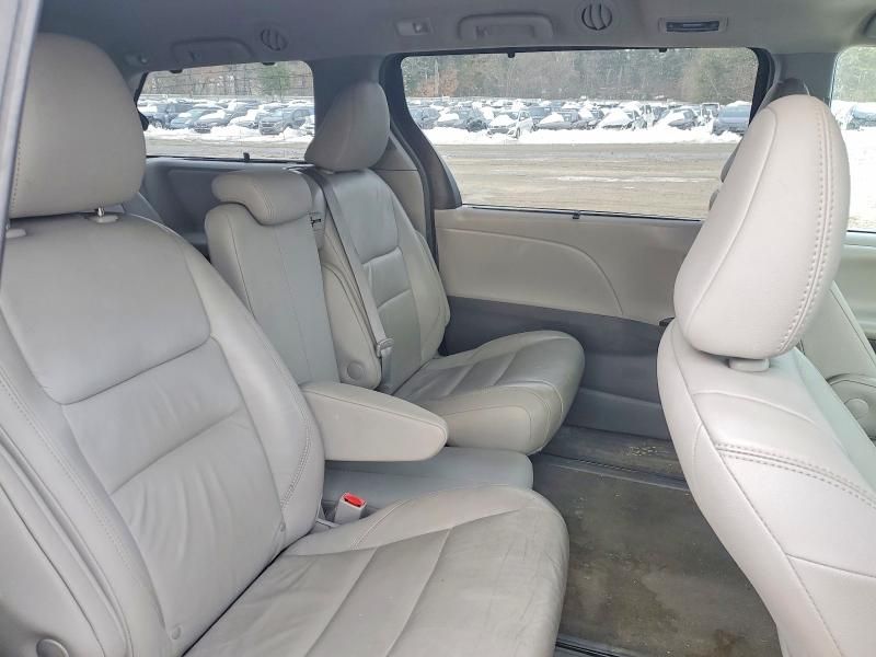 2018 Toyota Sienna xle