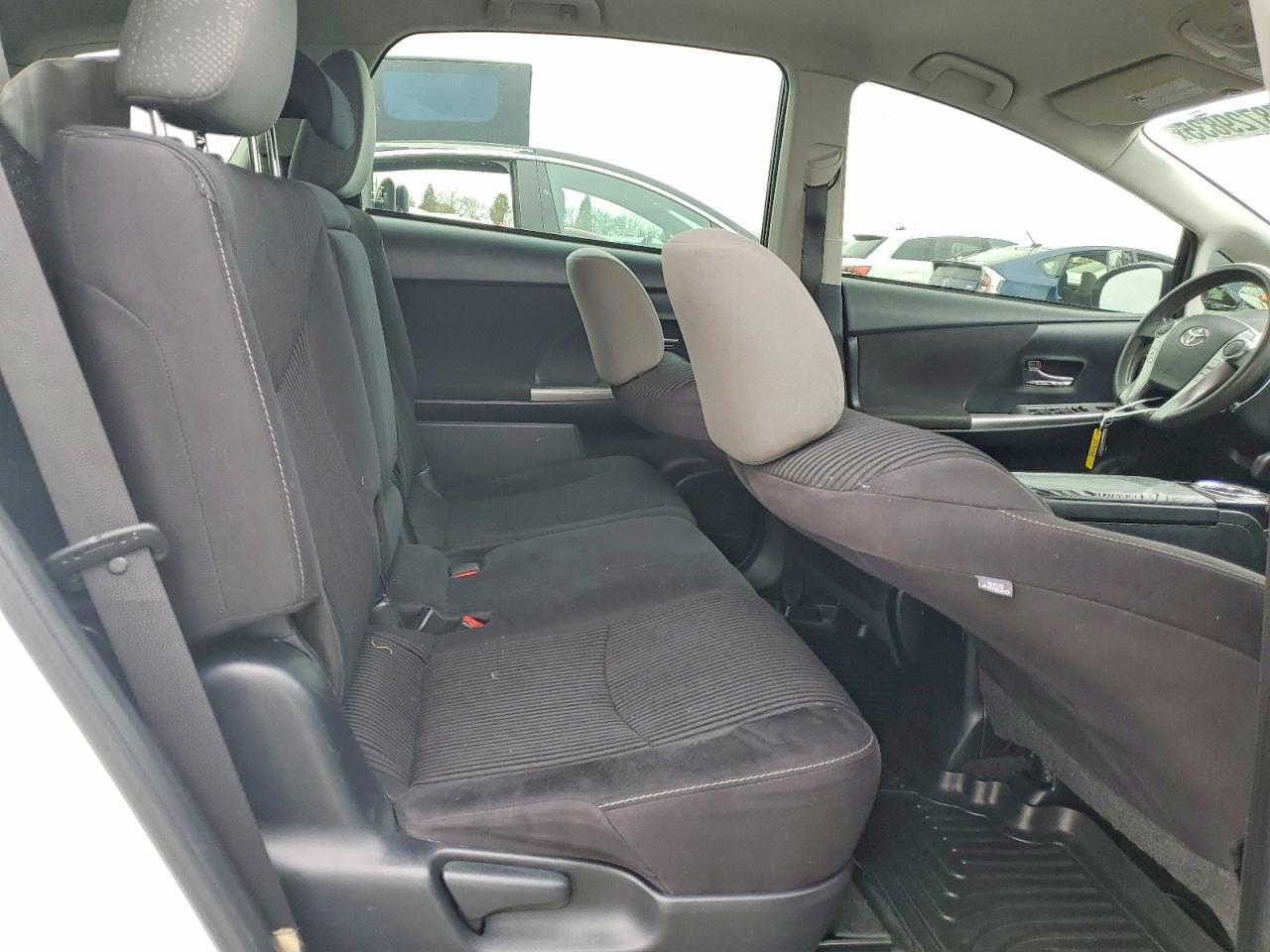 2015 Toyota Prius v Three