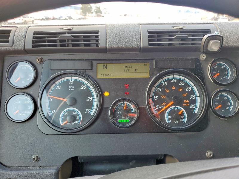 2015 Freightliner Cascadia Semi Truck