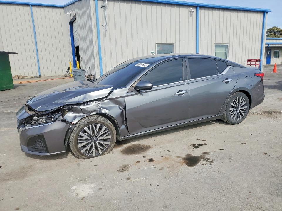 2023 Niss Altima 2.5 sv