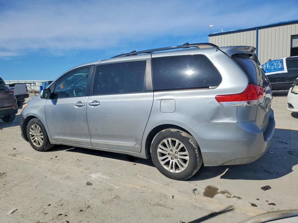 2011 Toyota Sienna xle