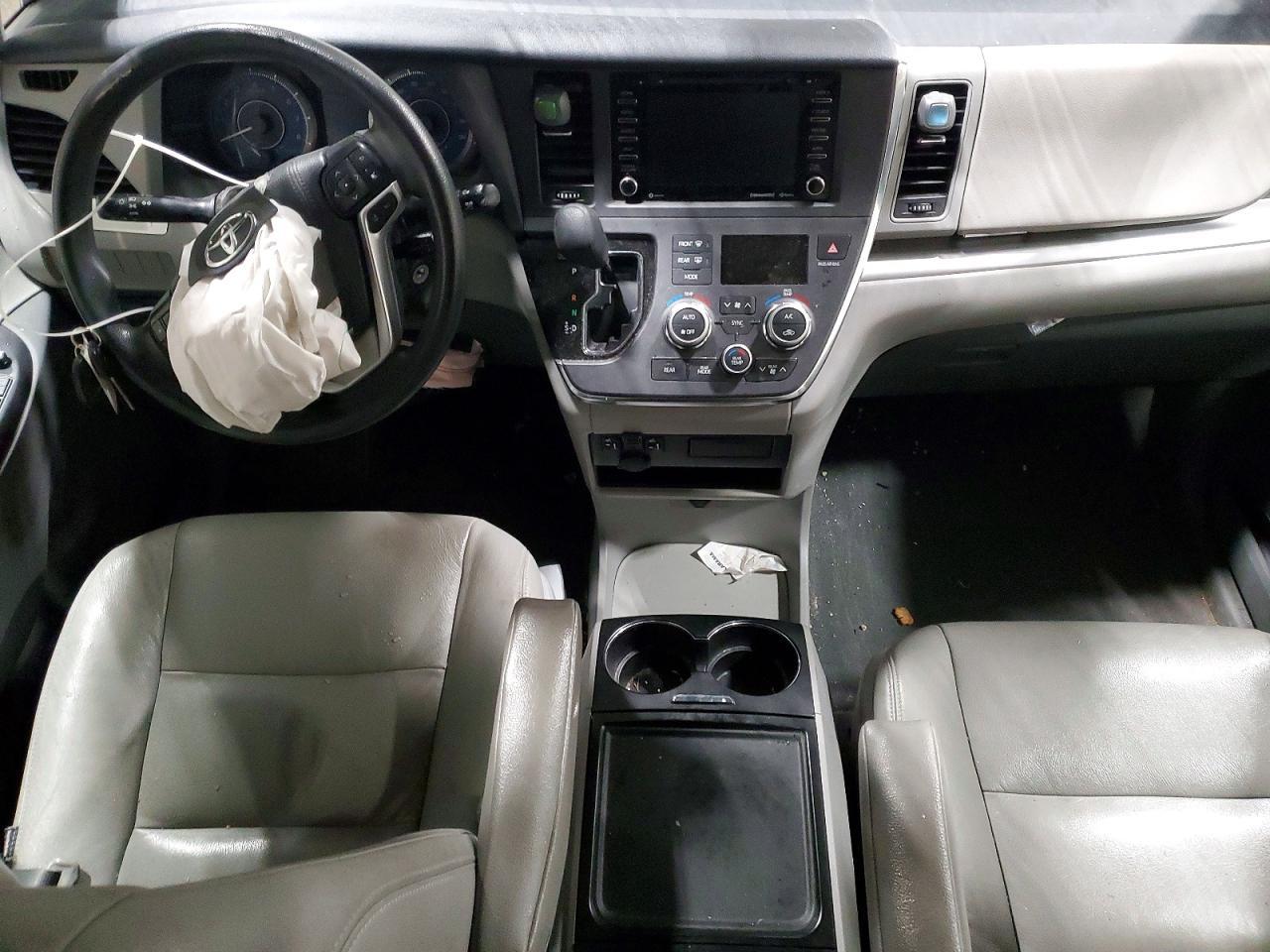 2019 Toyota Sienna le