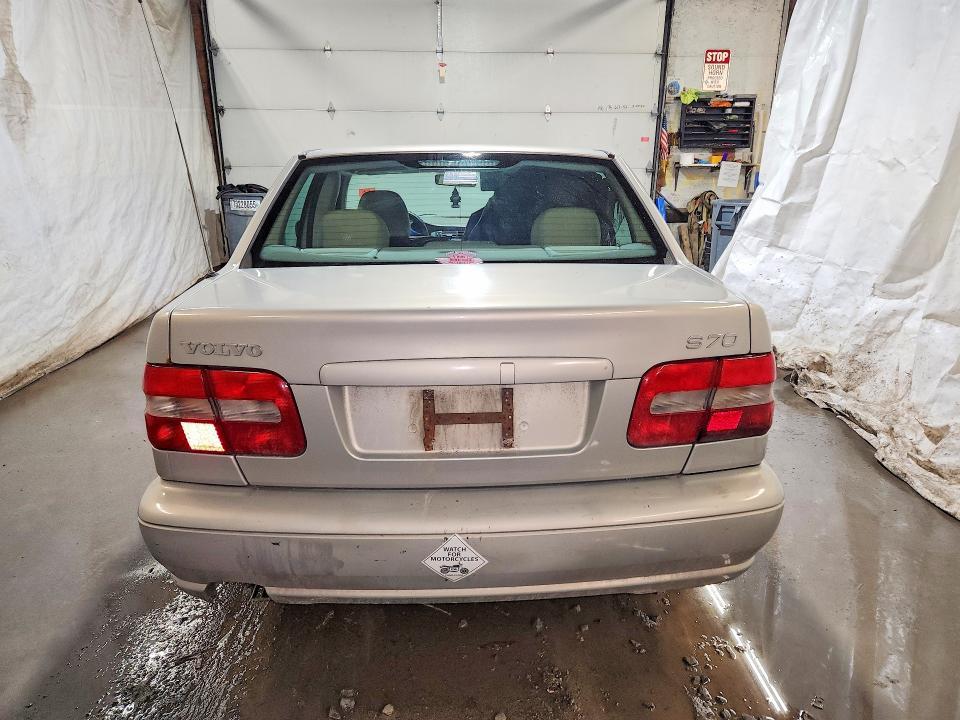 2000 Volvo S70 Base