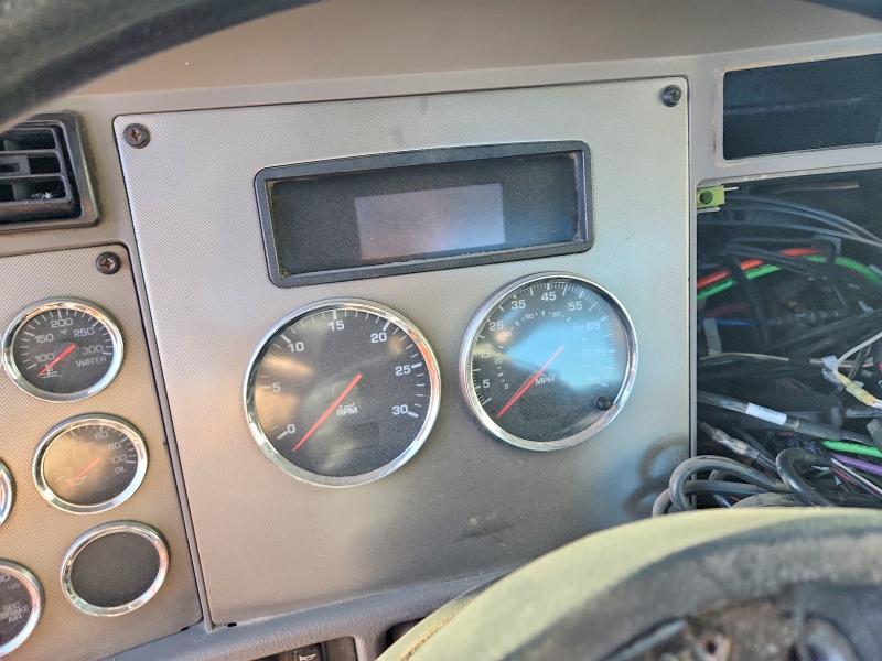 2016 Kenworth T300 Semi Truck