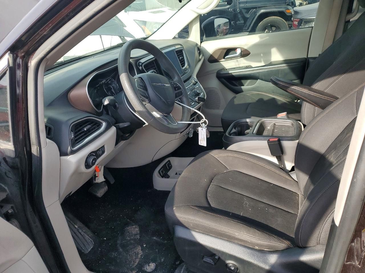 2017 Chrysler Pacifica Touring l