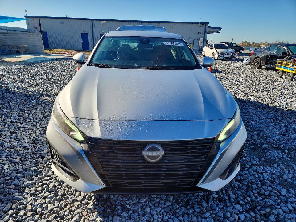 2023 Nissan Altima sv