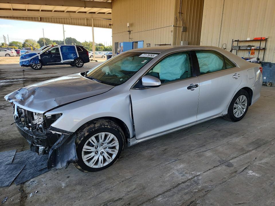 2014 Toyota Camry le