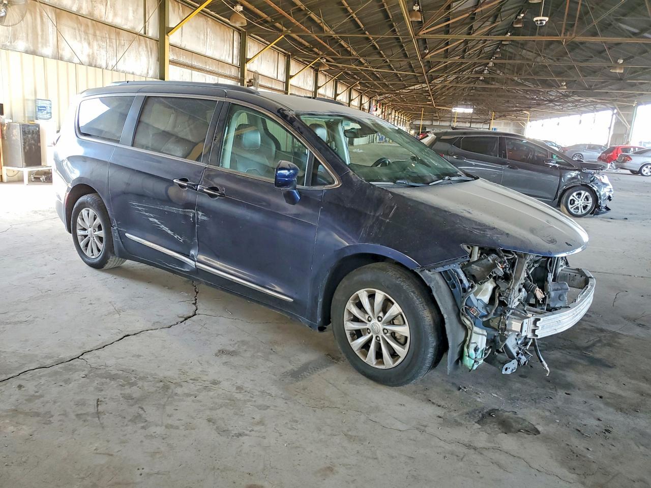 2017 Chrysler Pacifica Touring l