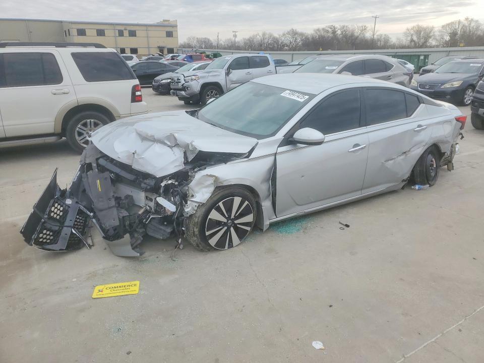 2022 Niss Altima 2.5 sv