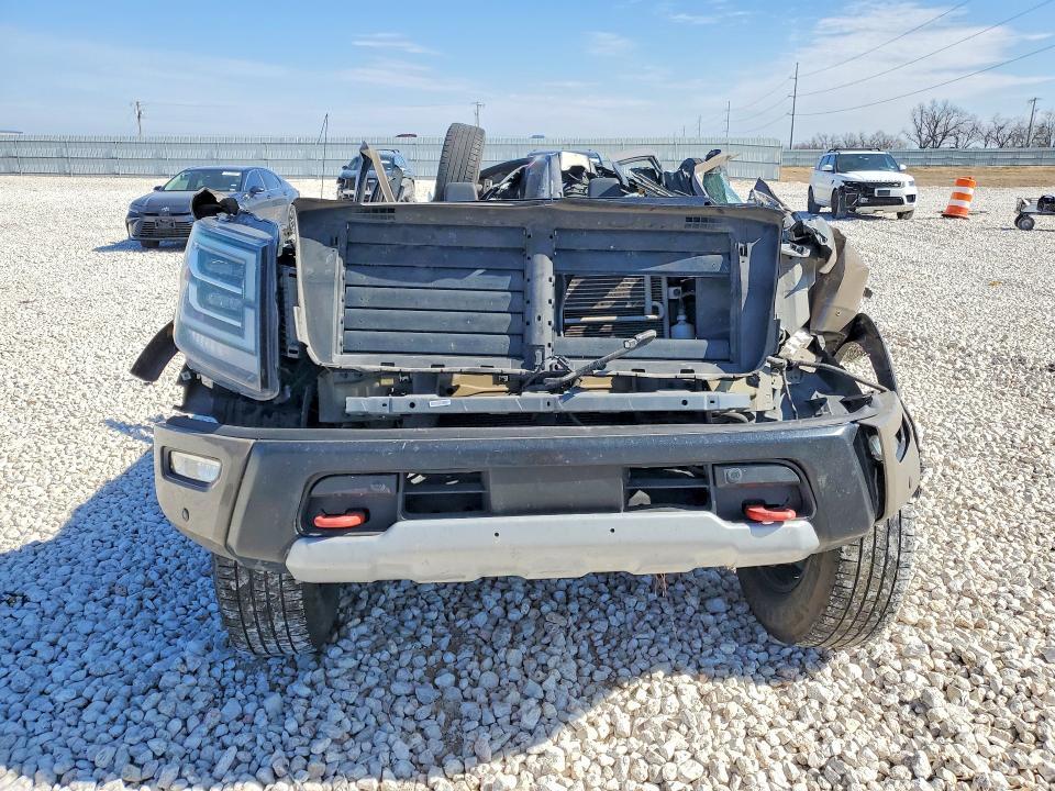 2021 Niss Titan